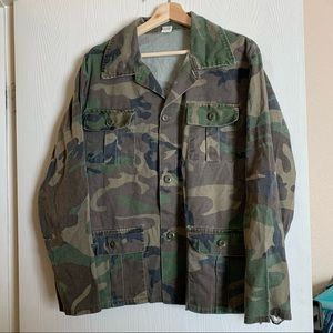 Camouflage Shacket Shirt Jacket Size L Military Distressed Button Long Sleeve
